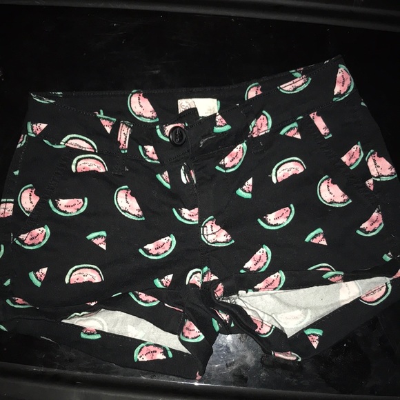 Shorts - Picture 1 of 3